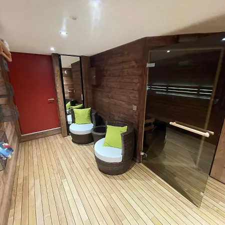 بيت للعطل 5* Piscine Interieure, Sauna, A 20 Mins Des Pistes De Ski, A 300 M D'un *